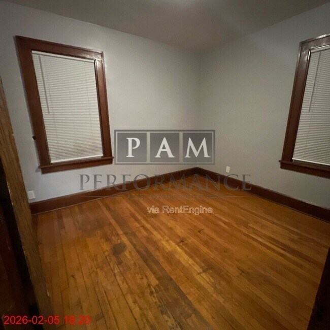 Building Photo - 1909 Thurston Ave