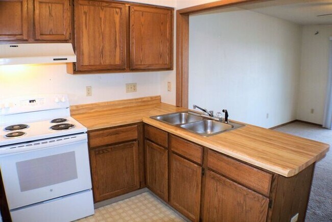 Building Photo - $1,150 | 2 Bedroom, 1 Bathroom 2nd Floor Condo | CAT Friendly* | Available for July 1, 2025 Move In!
