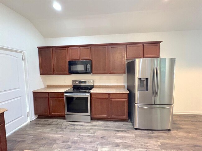 Building Photo - 313 S 6th St