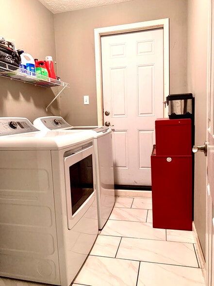 Building Photo - 840 Hope St