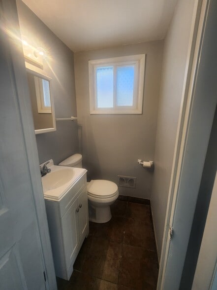 Building Photo - 139 Pike St