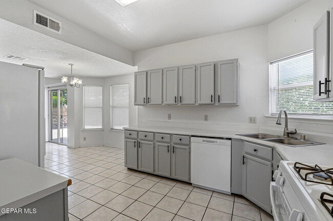 Building Photo - 7765 Dianjou Dr
