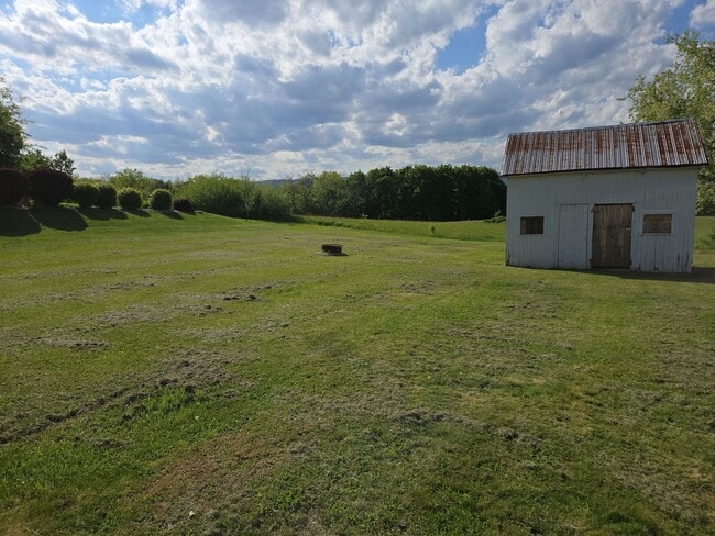 Building Photo - 3BR Home with Large Yard & Extra Storage