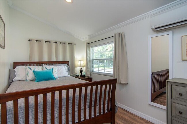 Building Photo - 327 25th St S