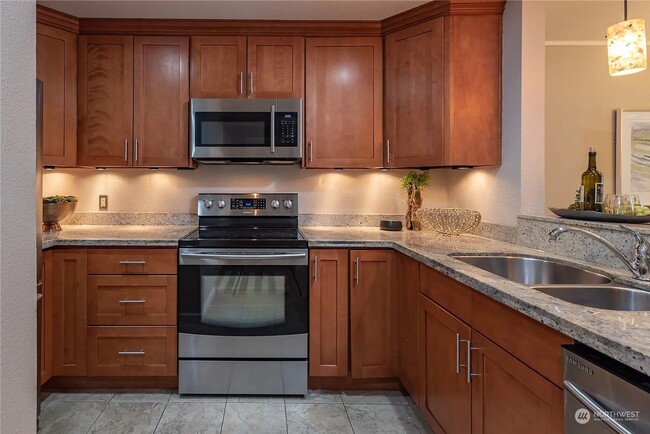 Building Photo - WS Condo Remodeled! 2BR/1.75BA w/ garage p...