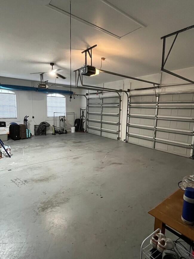 Building Photo - 1895 Orangewood Ct