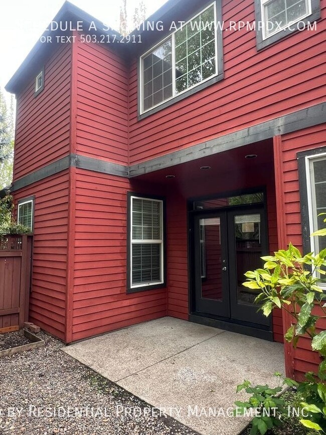 Building Photo - 1008 SE Bacarra St