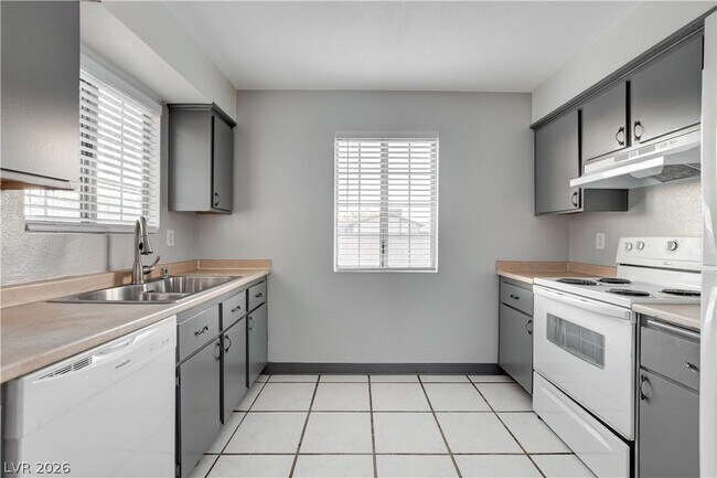 Building Photo - 5270 Carriellen Ln