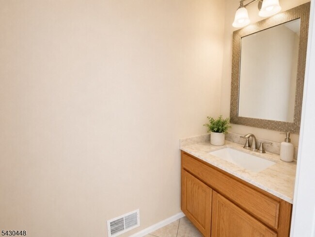 Building Photo - 774 Sassafras Ct