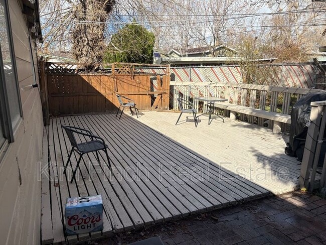 Building Photo - 1149 S Lk St