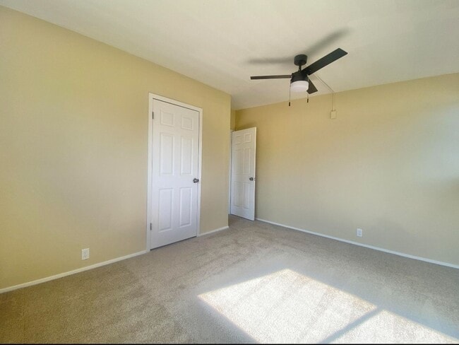 Building Photo - 3 bed 1 bath rental near YMCA now available.