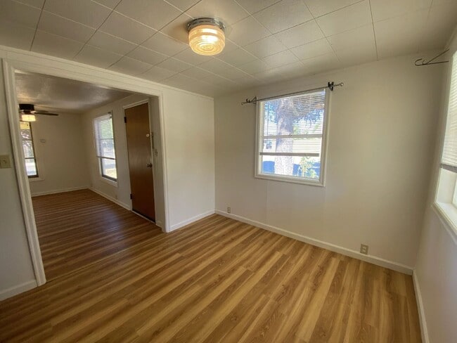 Building Photo - 710 W Broccoli St