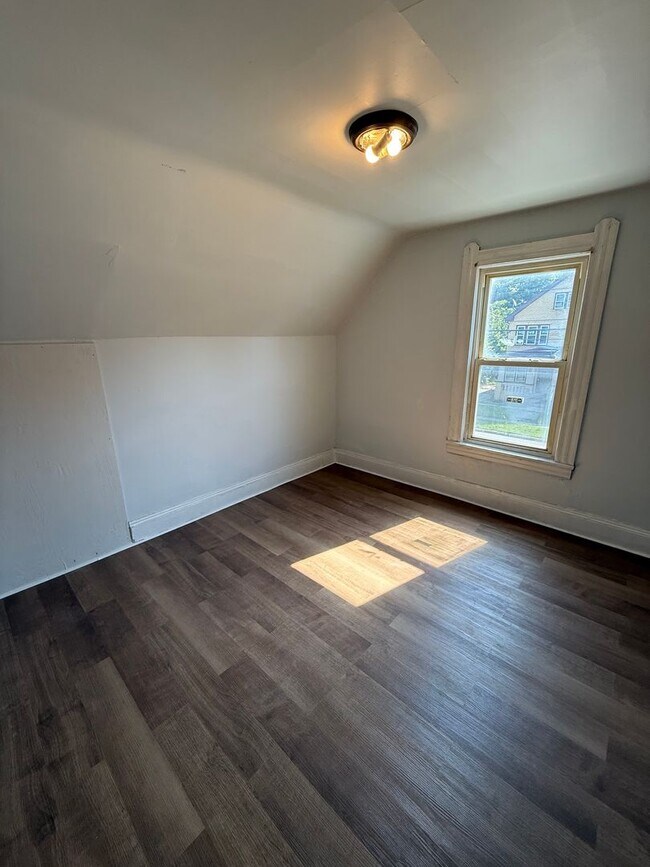 Building Photo - SECTION 8 and EDEN Accepted!! Newly Renova...