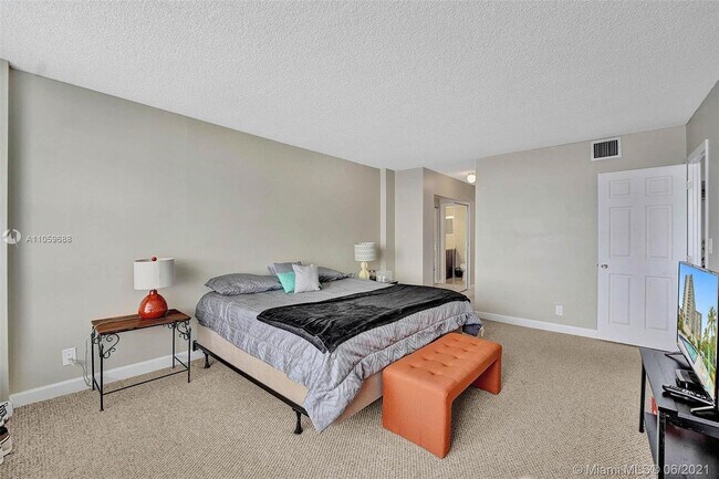 Building Photo - 3800 S Ocean Dr