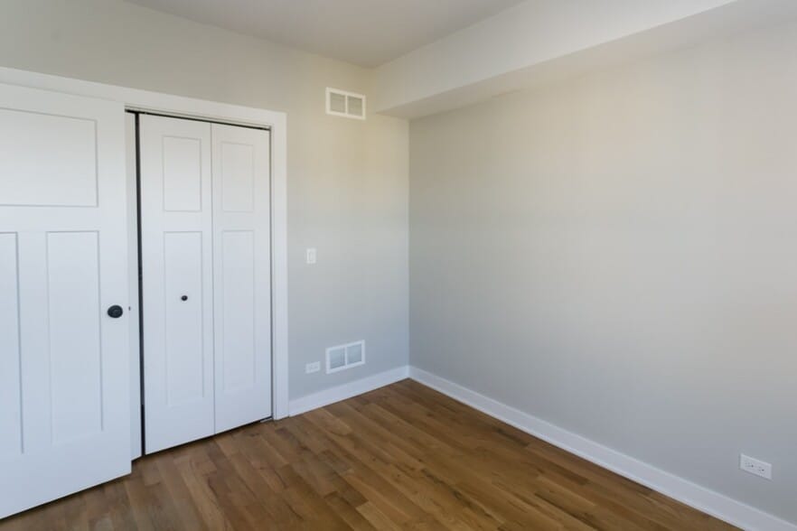 Building Photo - 2241 W Eastwood Ave