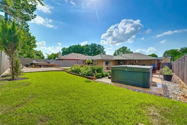 Building Photo - 9820 W Shore Dr