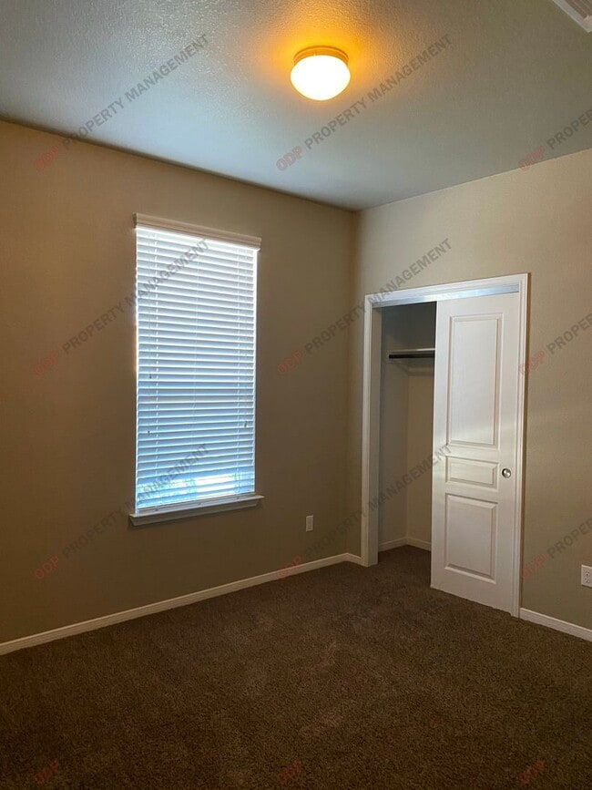 Building Photo - 5607 Blackstone Dr