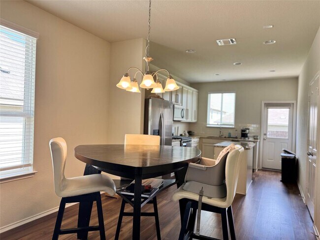 Building Photo - 717 Bayberry Cir