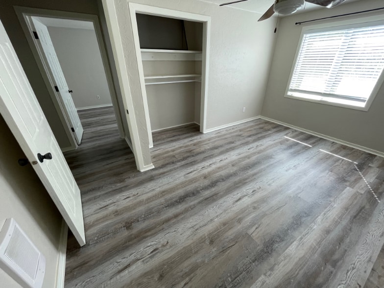 Building Photo - 951 S Rimrock Rd