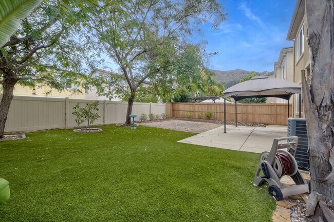 Building Photo - Charming Lake Rancho Viejo Home – Beautifu...