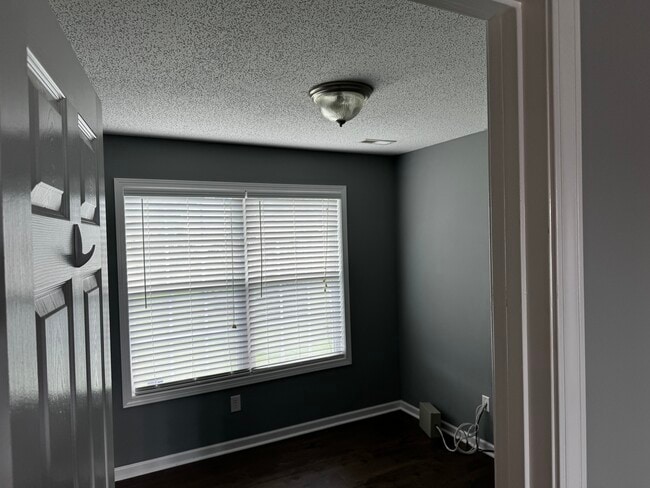 Building Photo - 806 Galloway Dr