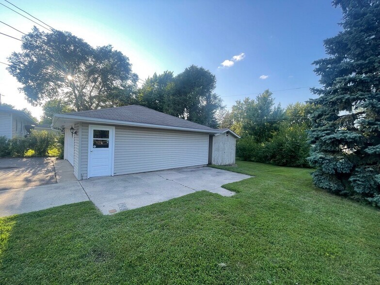 Building Photo - 2031 Shale Ln