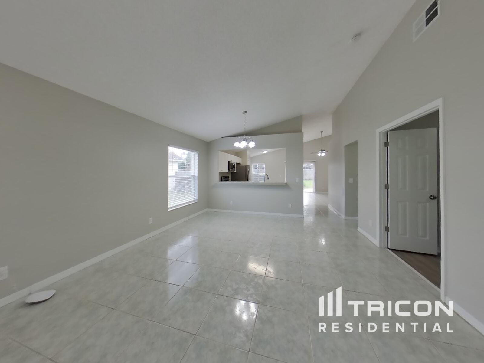 Building Photo - 2355 Island Club Way