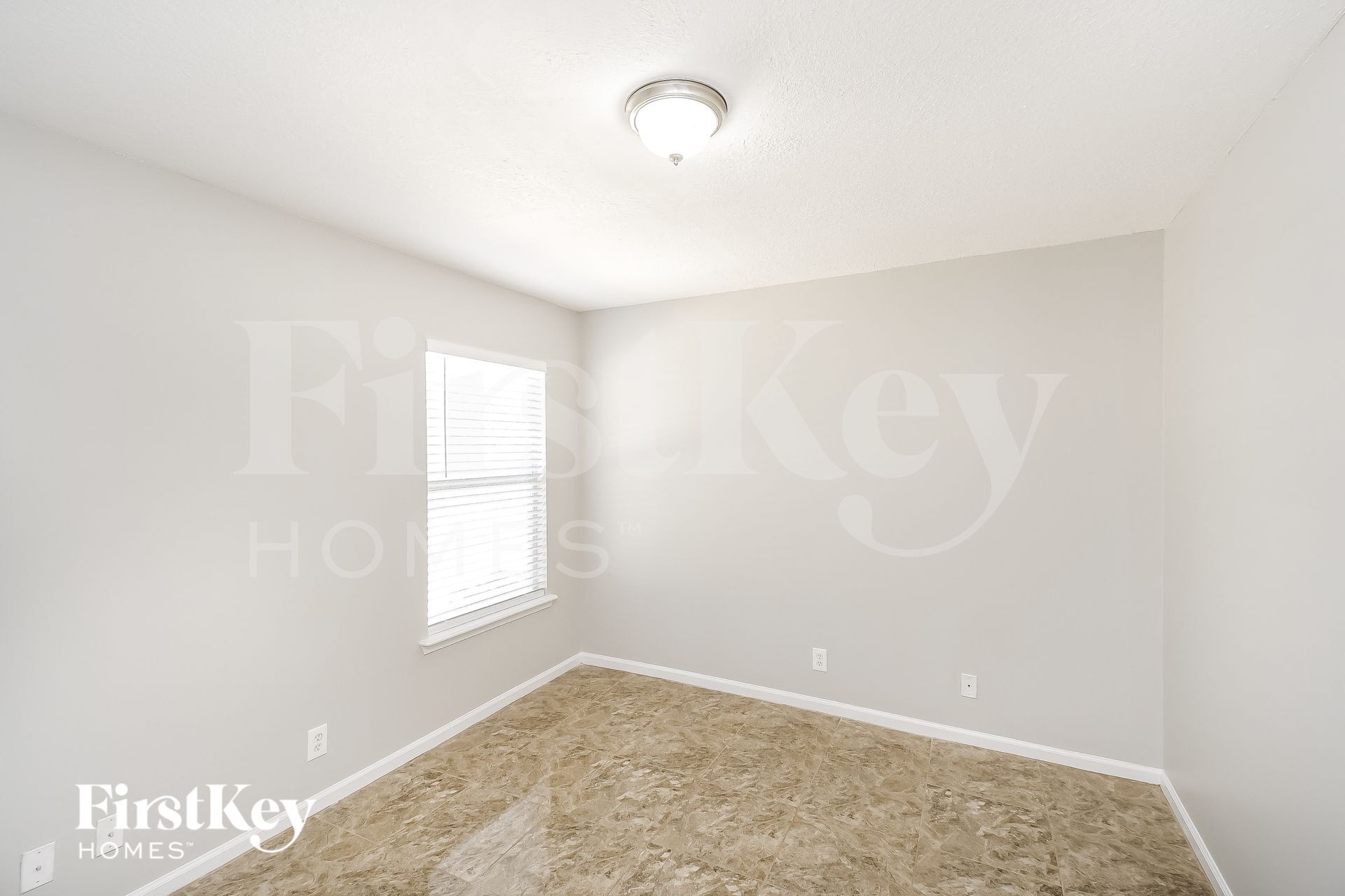 Building Photo - 12665 Ashglen Dr N
