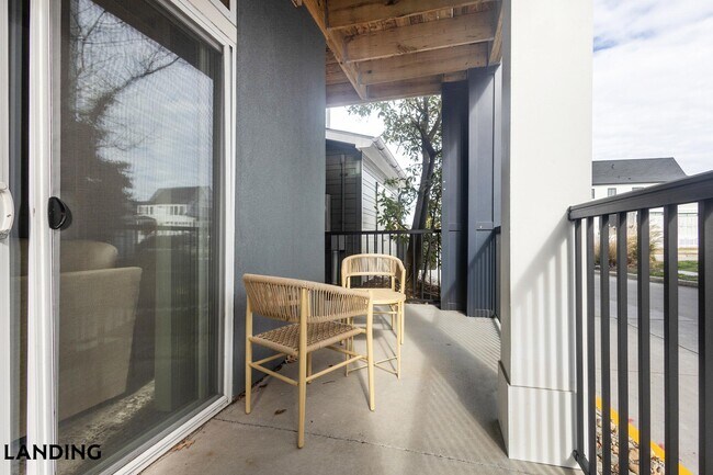 Building Photo - 4921 Pretty Lake Ave