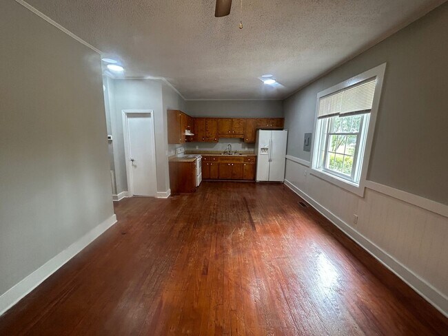Building Photo - Historic Cayce/West Columbia Affordable  Duplex