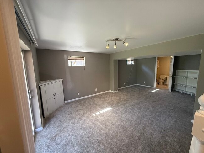 Building Photo - Single Family