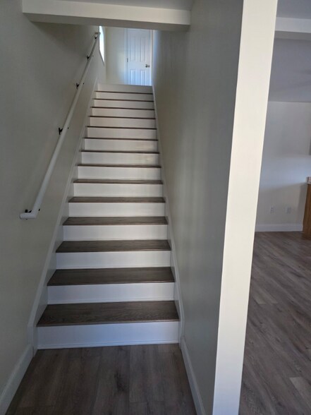 Building Photo - 19 Hill Ave