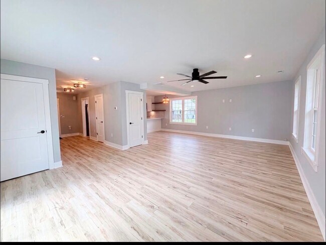 Building Photo - 80 Wooded Ridge Dr