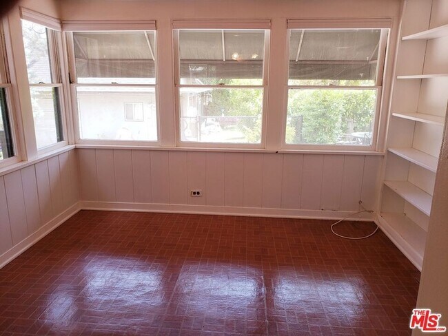 Building Photo - 1710 Oakwood St