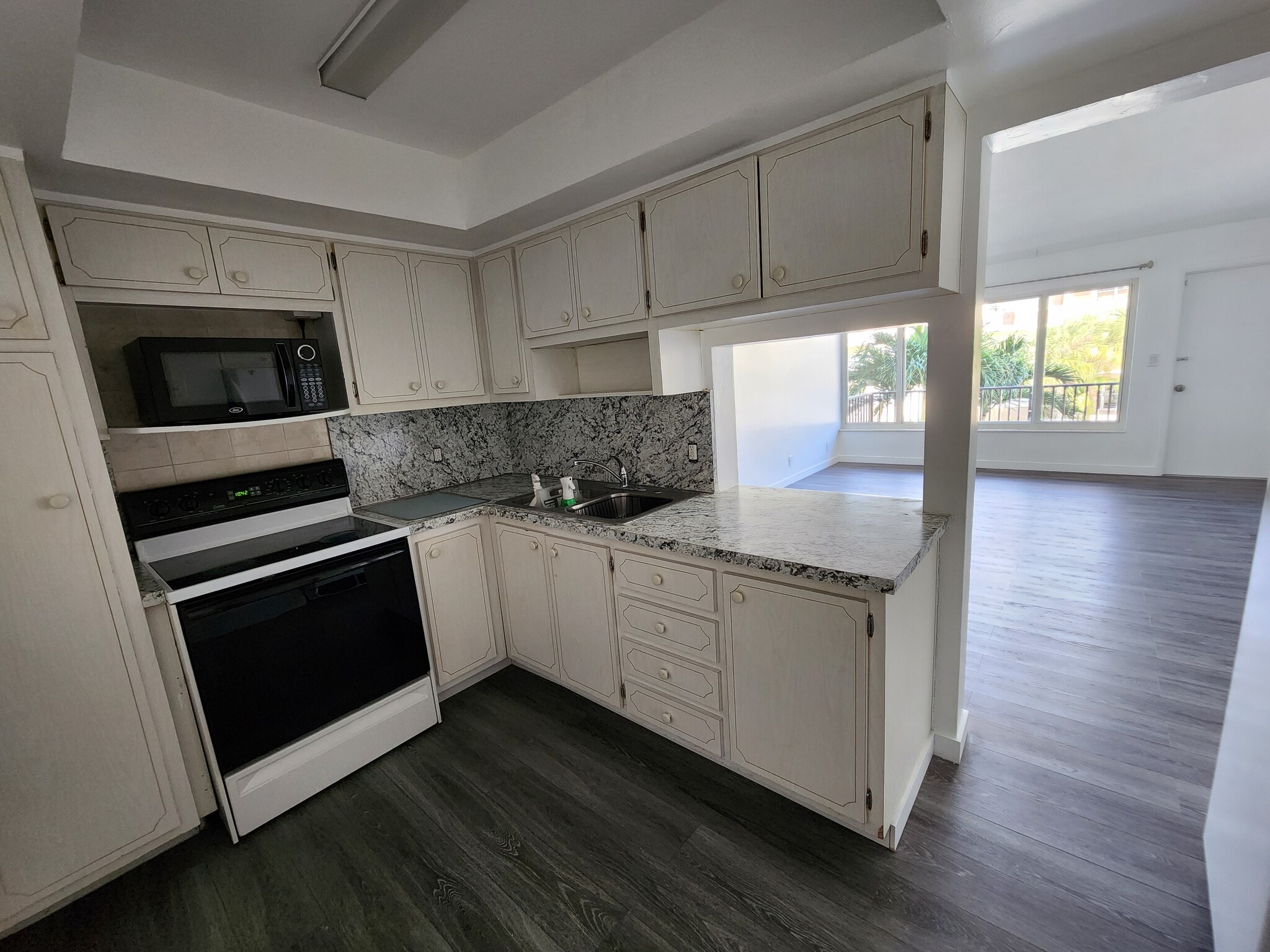 Building Photo - 1400 NE 169th St