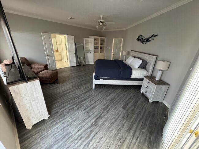 Building Photo - 14024 Shoreline Dr