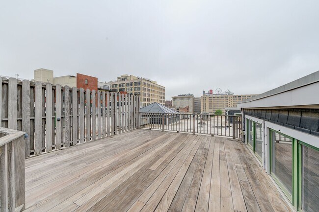 Building Photo - Huge Luxury 2 Story Condo with Private Roo...
