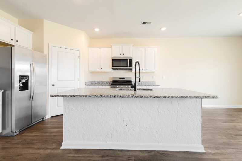 Building Photo - 1715 Perthshire Lp