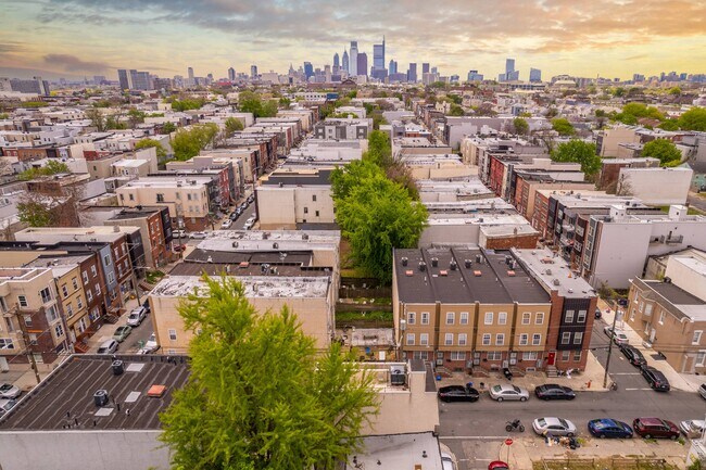 Building Photo - 2001 N Cleveland St