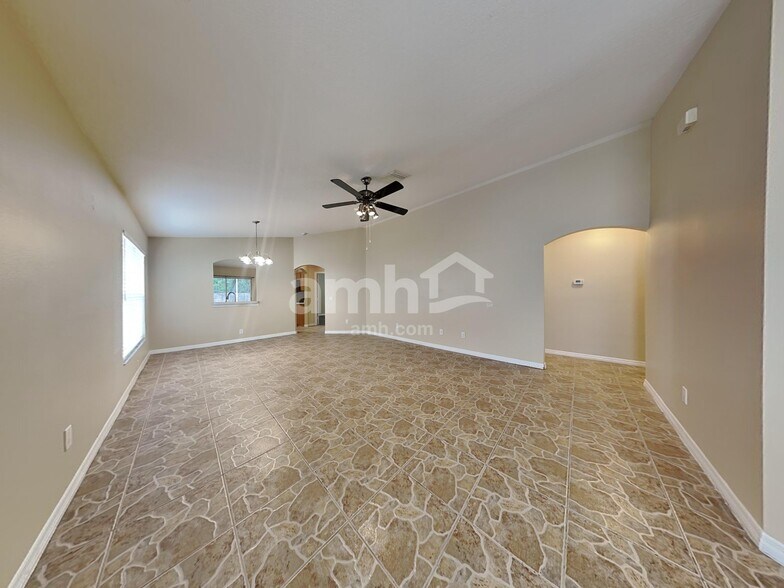 Building Photo - 8467 Quarter Horse Dr