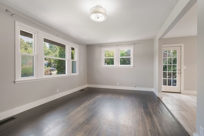 Building Photo - 2129 Crystal Dr