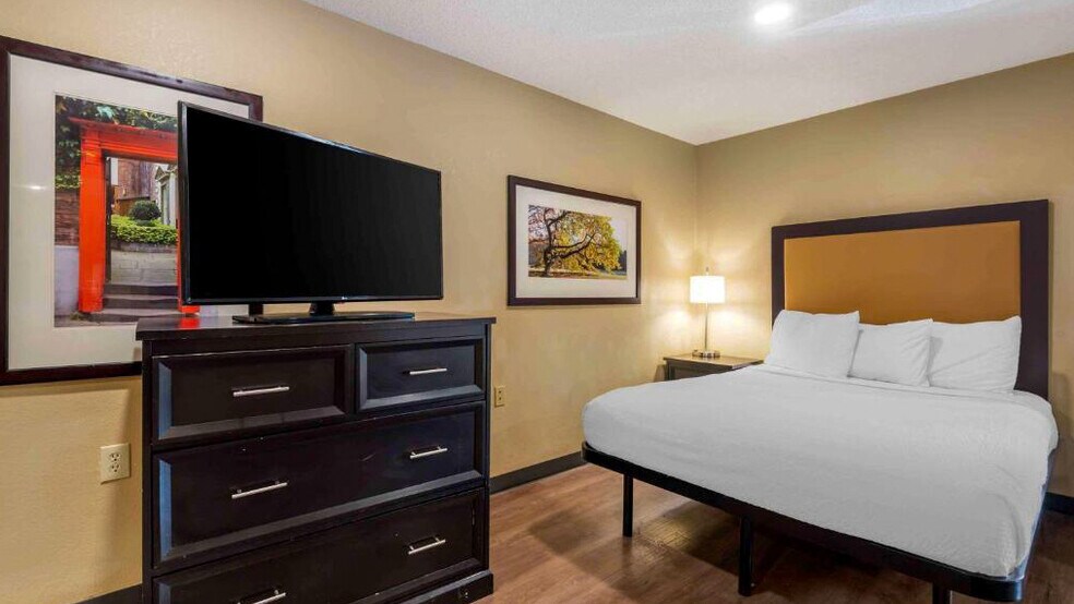 Building Photo - 5830 Westpark Dr