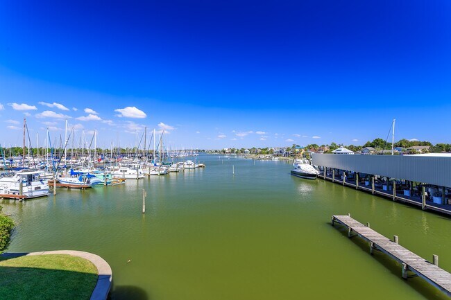 Building Photo - 1302 Marina Bay Dr