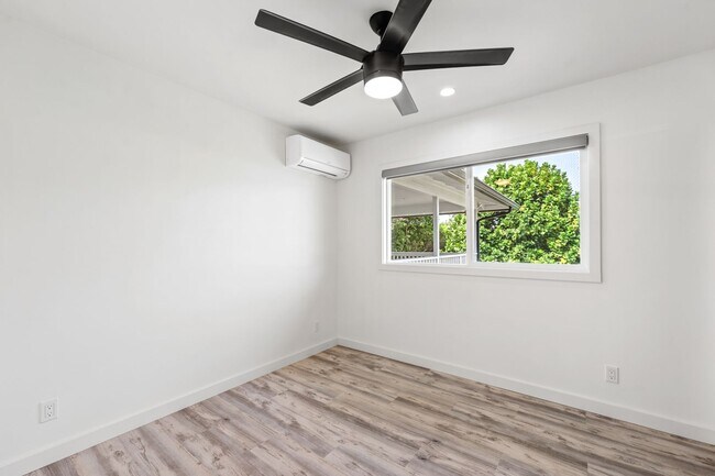 Building Photo - BK-1523