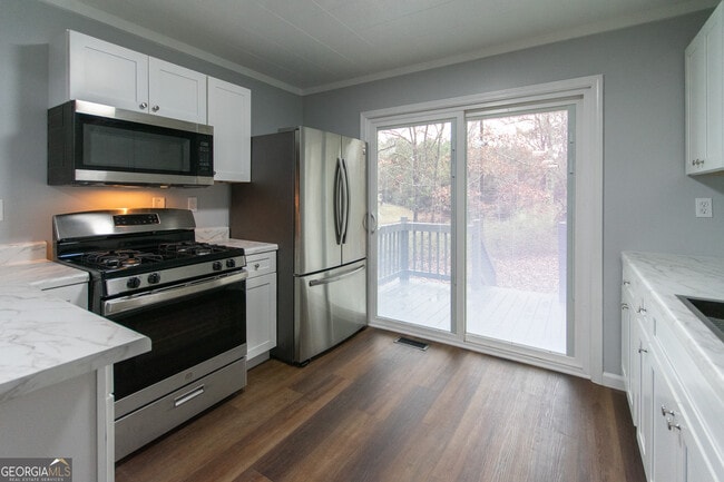 Building Photo - 7971 Roosterville Rd