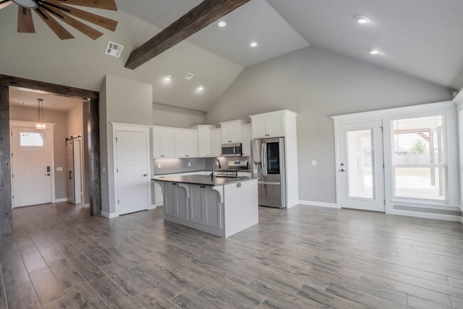 Building Photo - Prime Location! New build, 4 bed/ 2 bath!