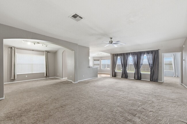 Building Photo - 21011 Narrow Gate Dr