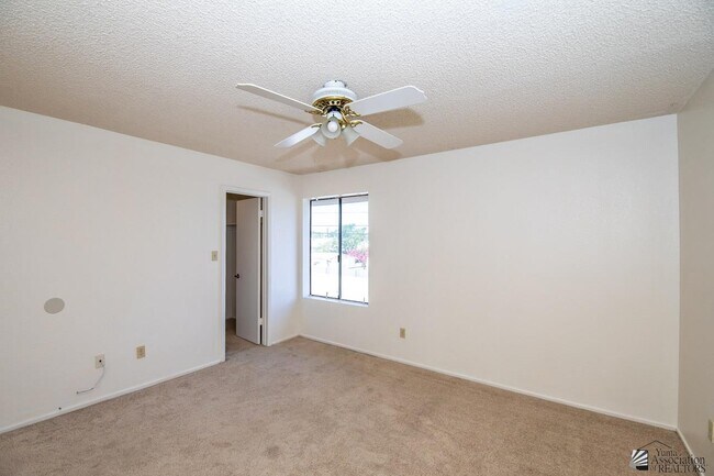 Building Photo - 833 S Avenue A