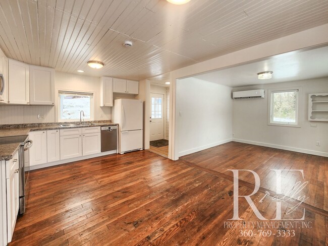 Building Photo - Charming 2-Bed Retreat with Hood Canal Vie...