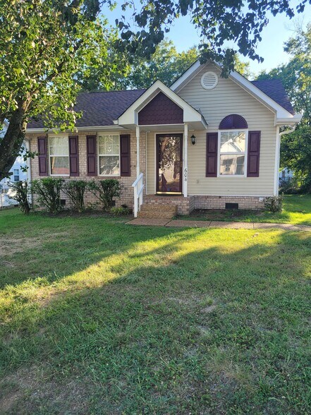 Primary Photo - 604 Forest Park Ct